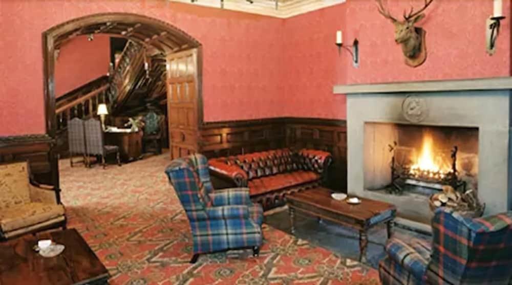 Tulloch Castle Hotel 'A Bespoke Hotel' Дингуол Интериор снимка