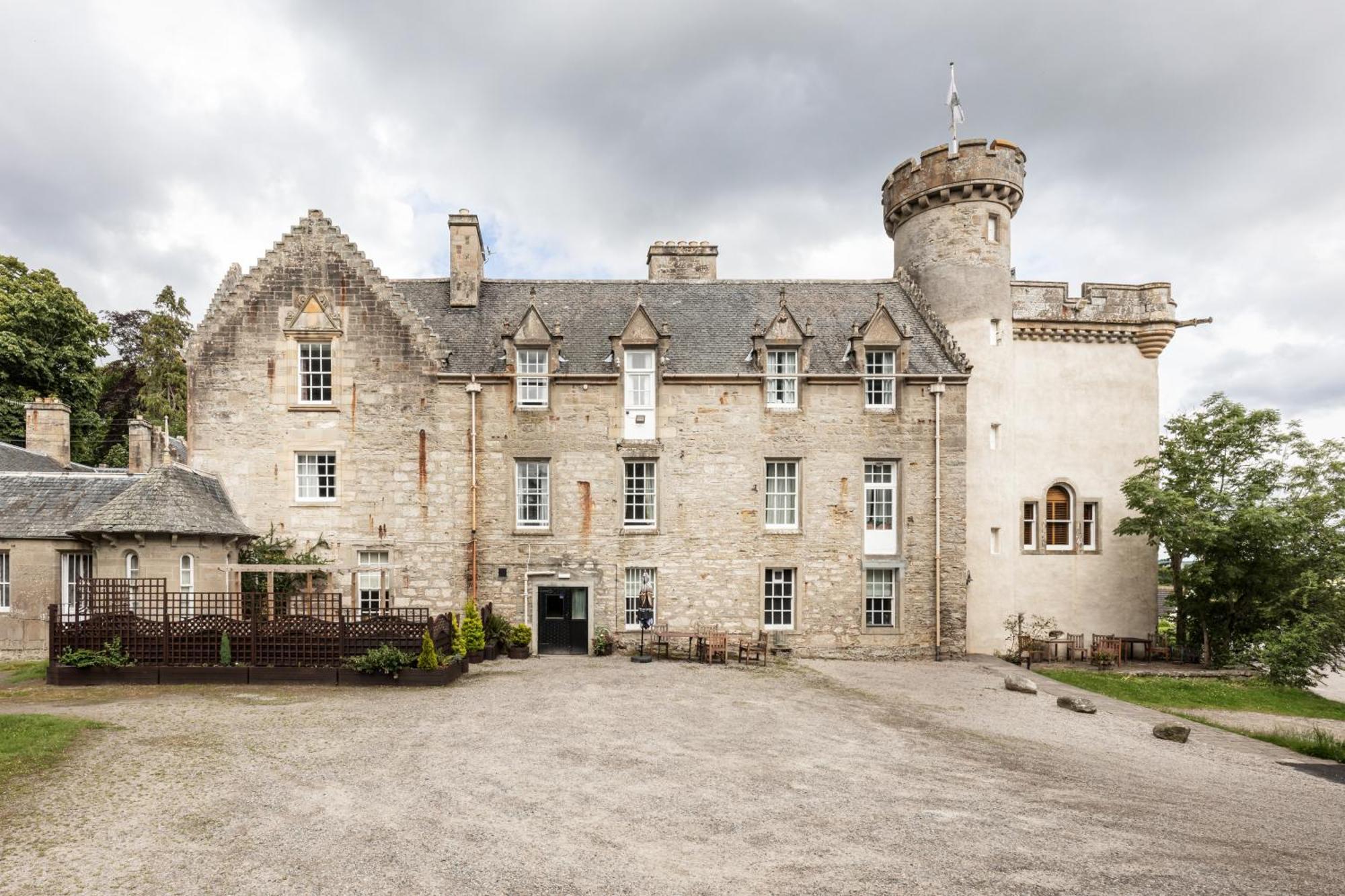 Tulloch Castle Hotel 'A Bespoke Hotel' Дингуол Екстериор снимка