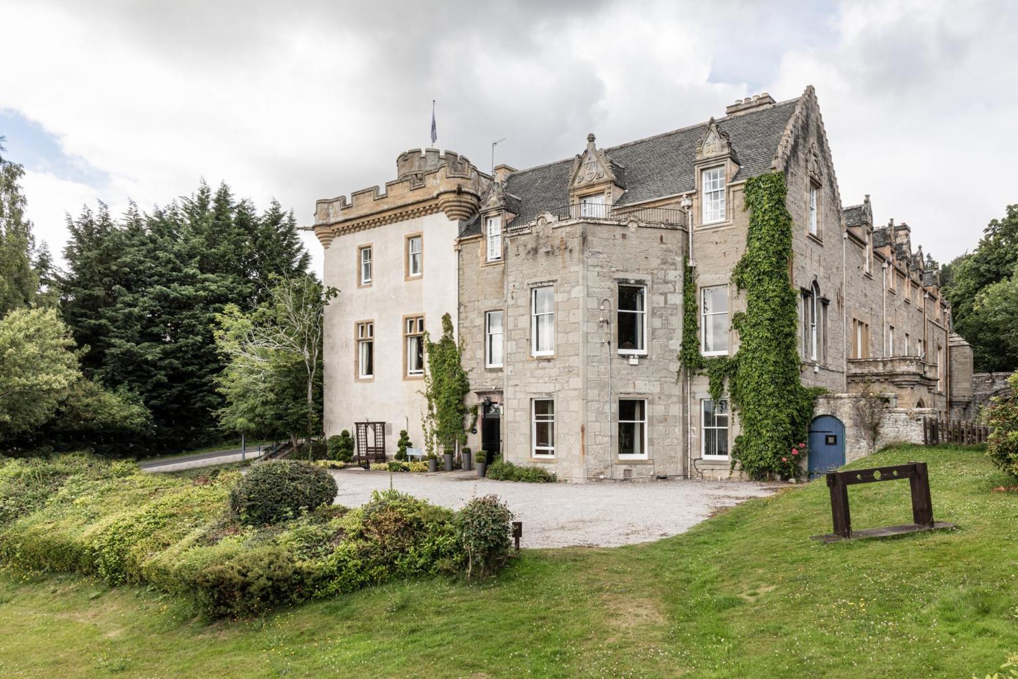 Tulloch Castle Hotel 'A Bespoke Hotel' Дингуол Екстериор снимка