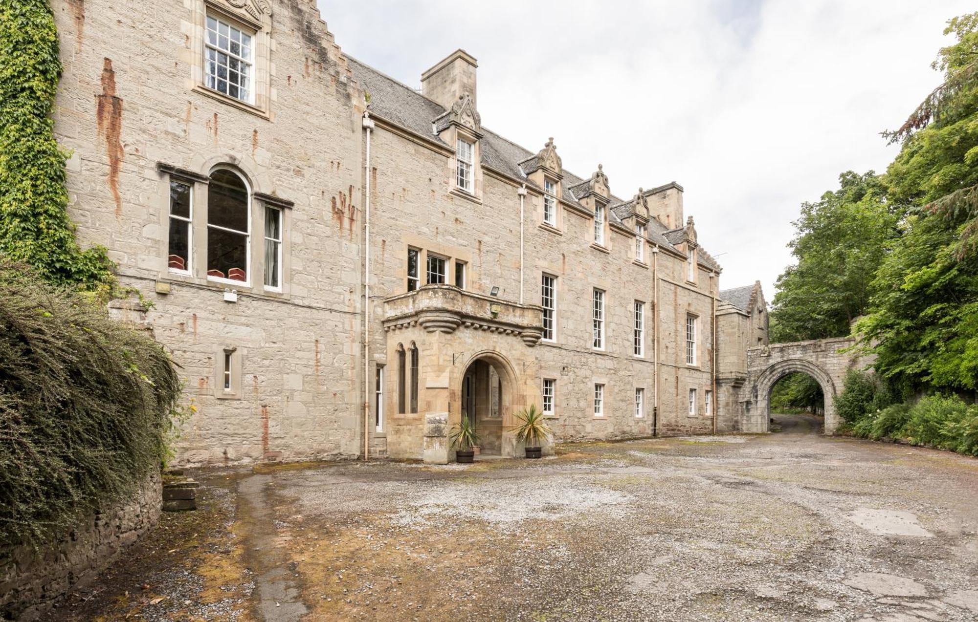 Tulloch Castle Hotel 'A Bespoke Hotel' Дингуол Екстериор снимка