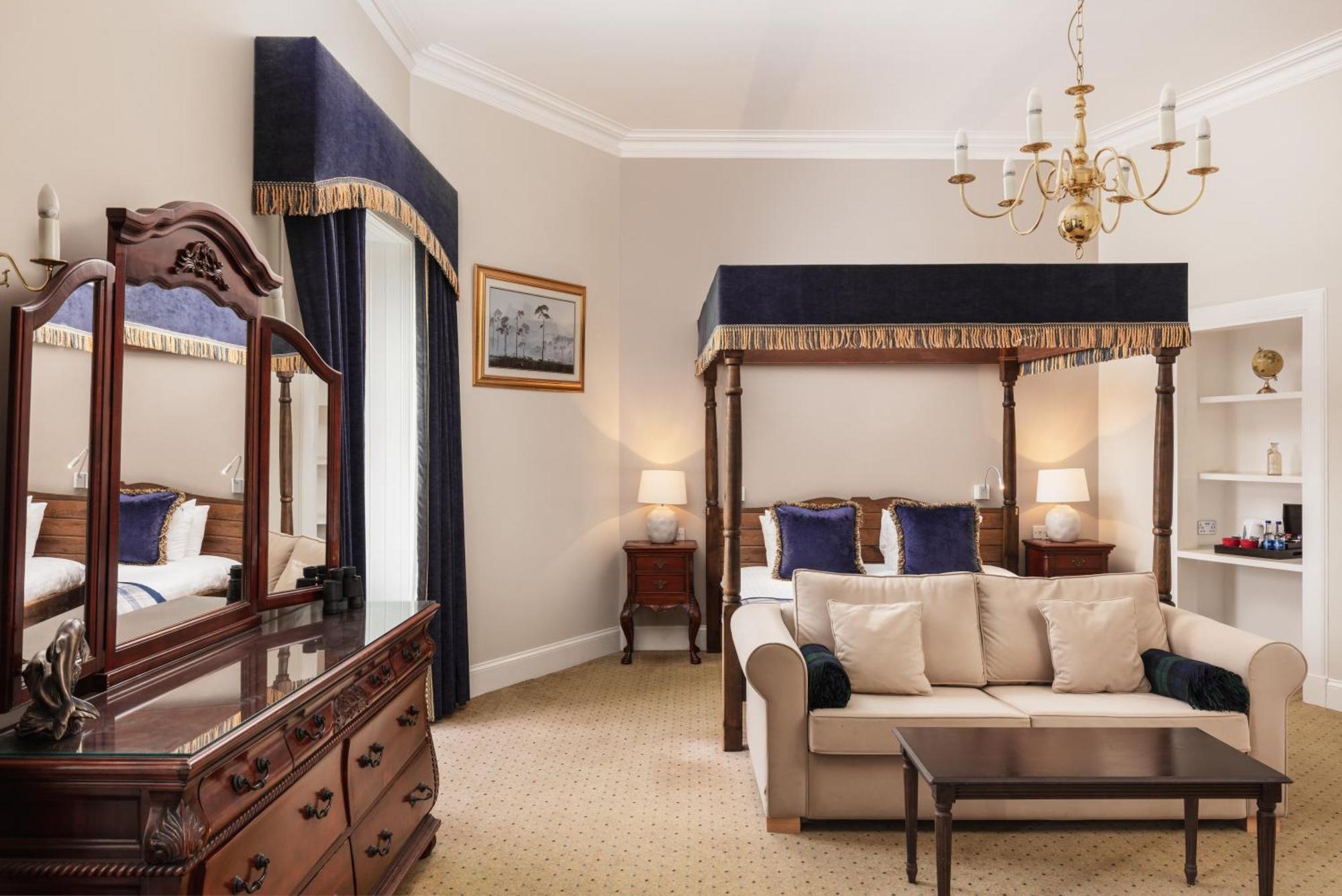 Tulloch Castle Hotel 'A Bespoke Hotel' Дингуол Екстериор снимка