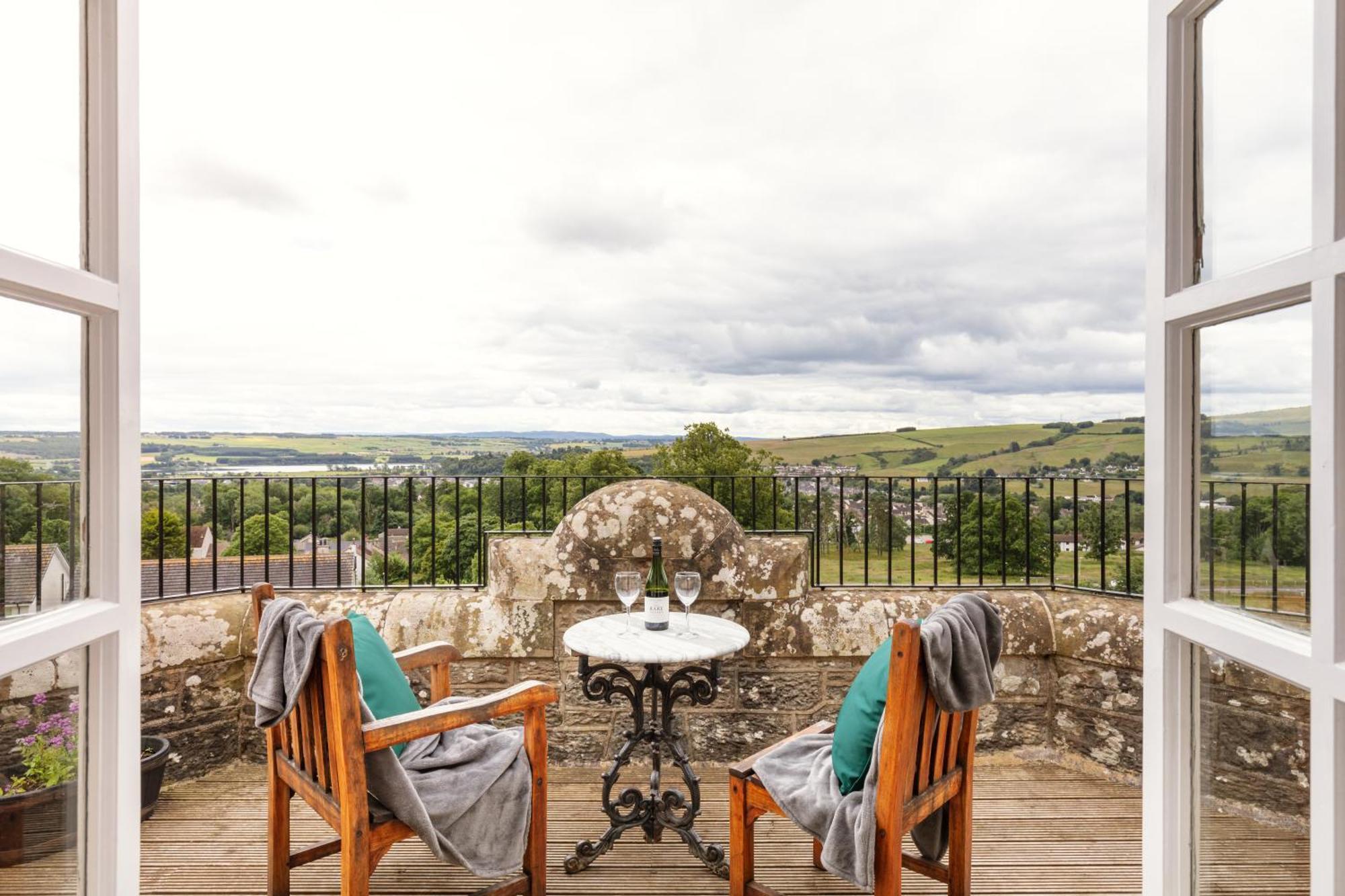 Tulloch Castle Hotel 'A Bespoke Hotel' Дингуол Екстериор снимка