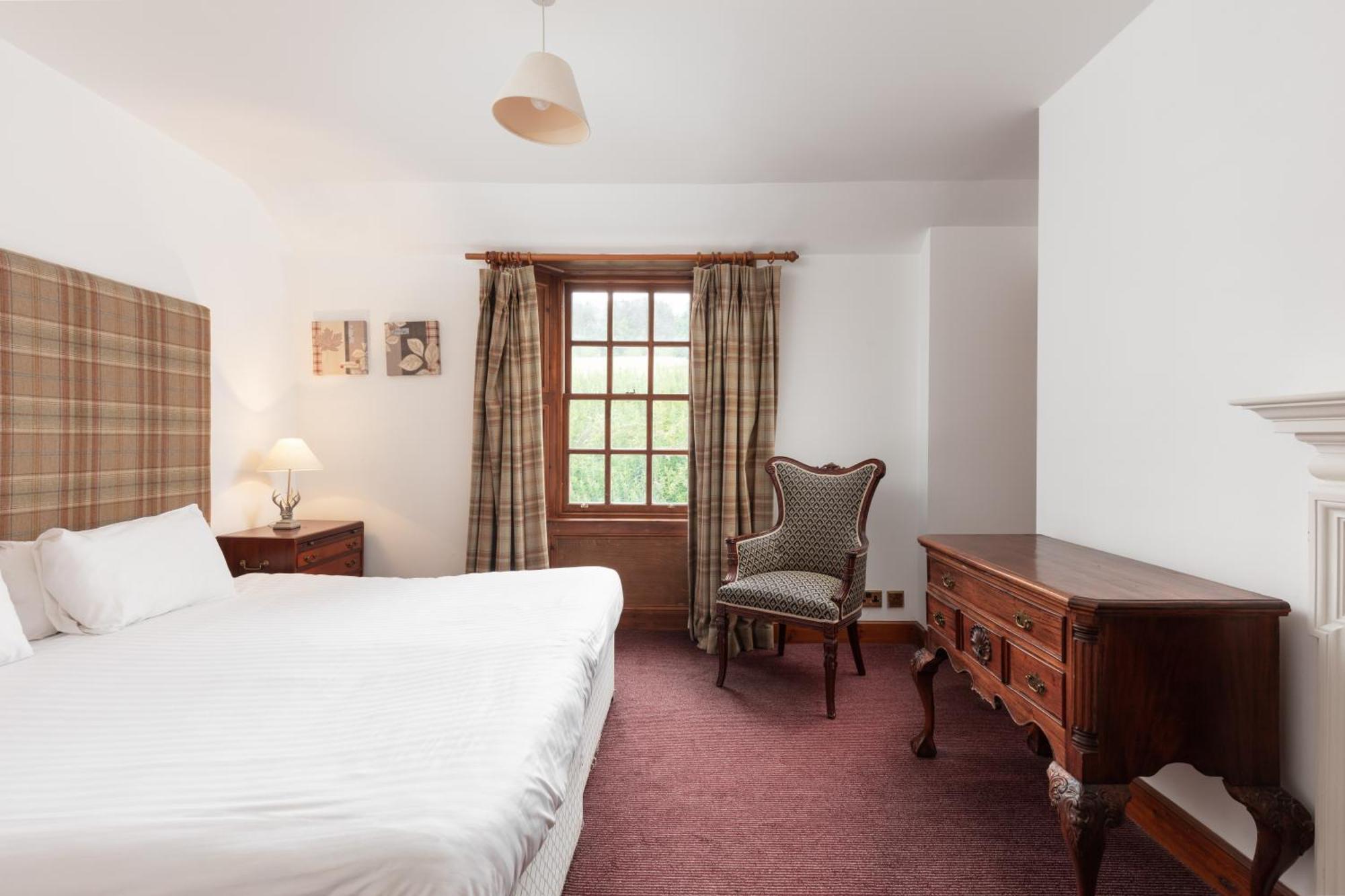 Tulloch Castle Hotel 'A Bespoke Hotel' Дингуол Екстериор снимка