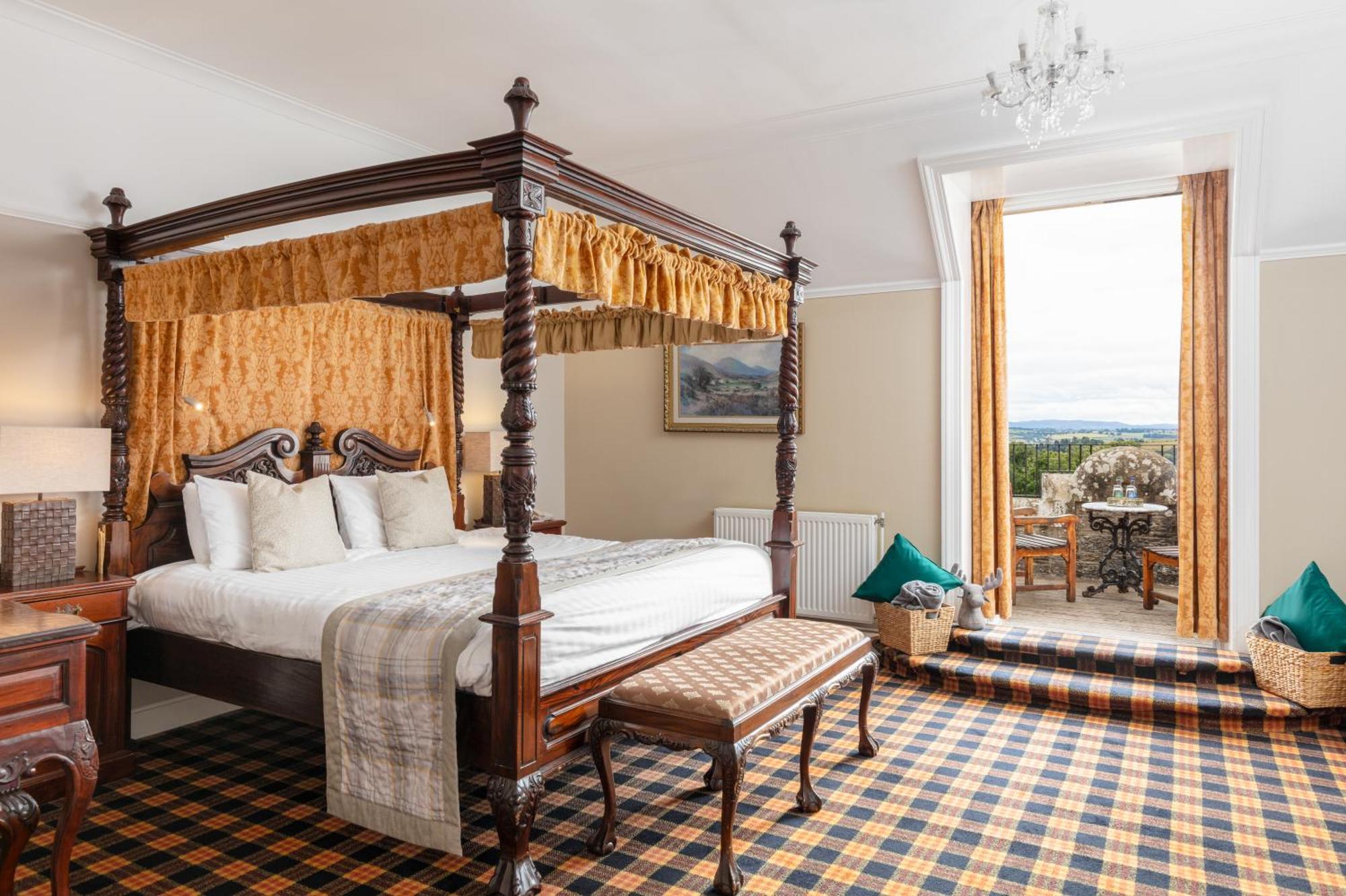 Tulloch Castle Hotel 'A Bespoke Hotel' Дингуол Екстериор снимка