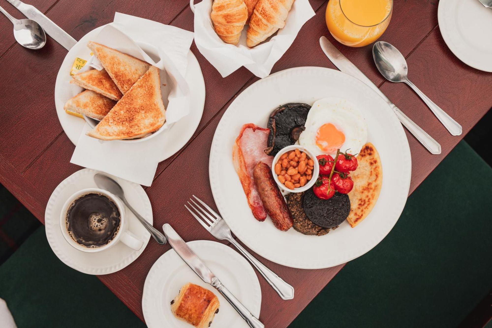 Tulloch Castle Hotel 'A Bespoke Hotel' Дингуол Екстериор снимка