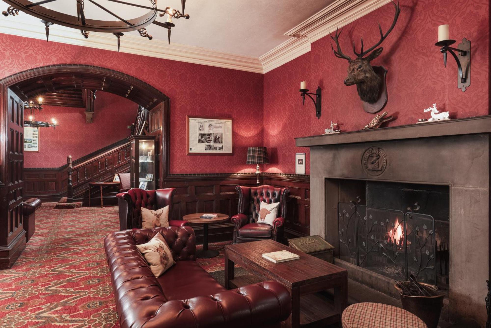 Tulloch Castle Hotel 'A Bespoke Hotel' Дингуол Екстериор снимка