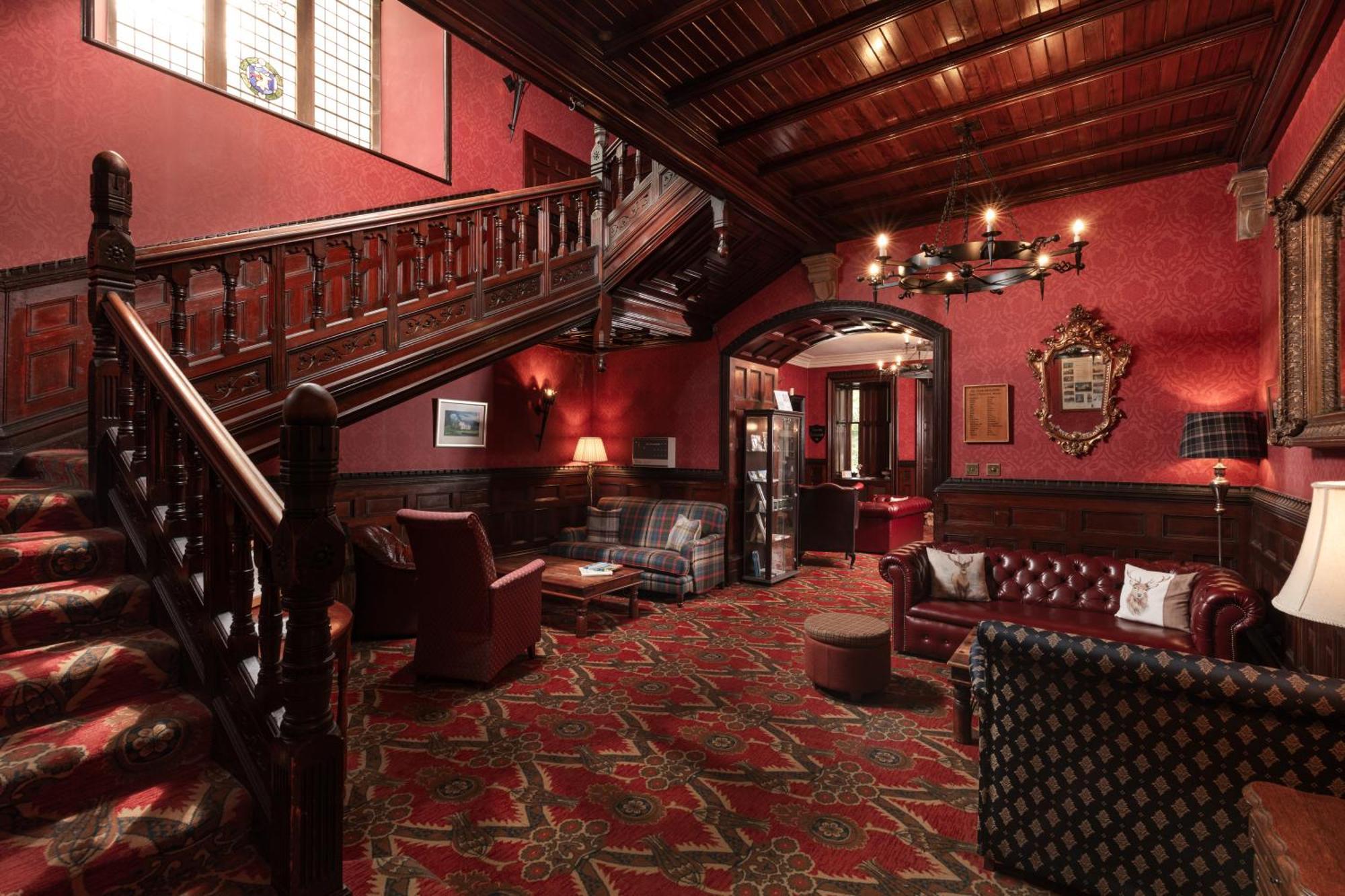 Tulloch Castle Hotel 'A Bespoke Hotel' Дингуол Екстериор снимка