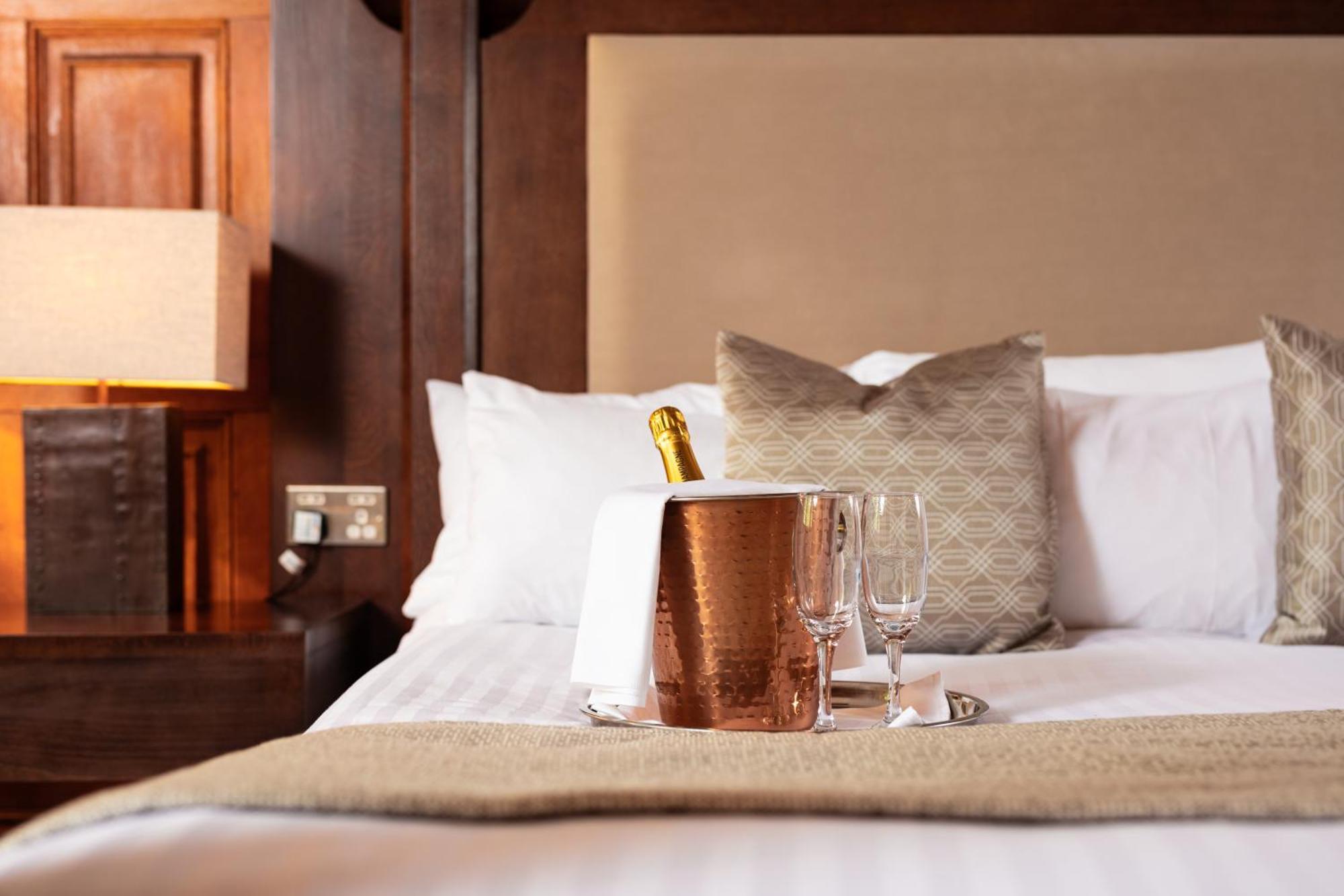 Tulloch Castle Hotel 'A Bespoke Hotel' Дингуол Екстериор снимка
