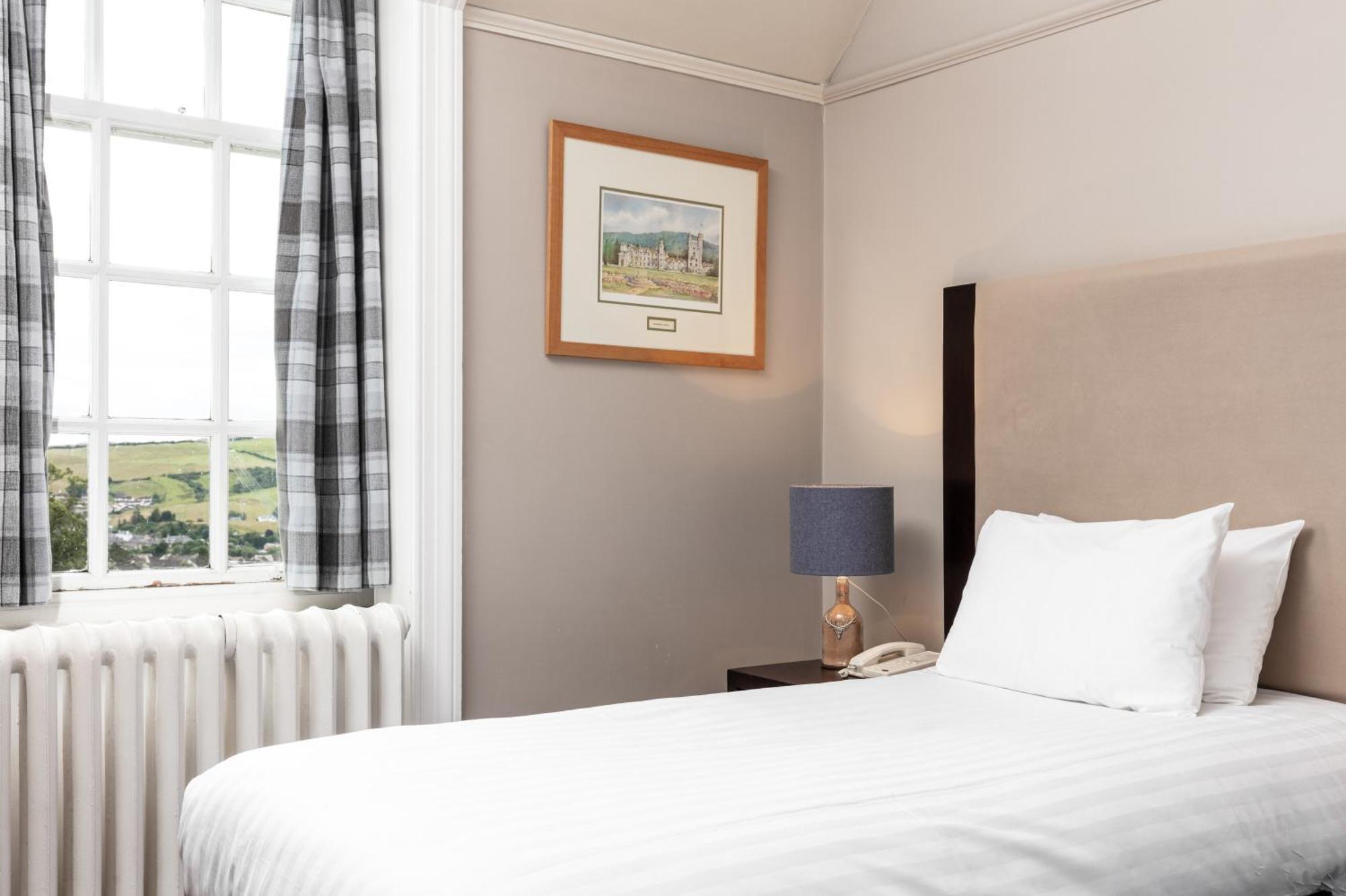 Tulloch Castle Hotel 'A Bespoke Hotel' Дингуол Екстериор снимка