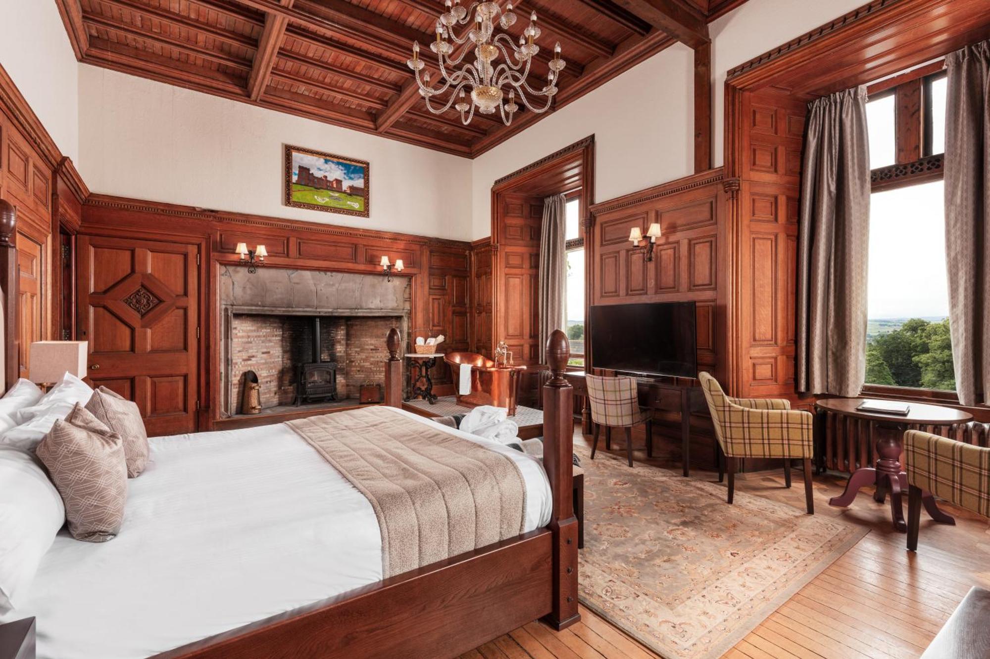 Tulloch Castle Hotel 'A Bespoke Hotel' Дингуол Екстериор снимка