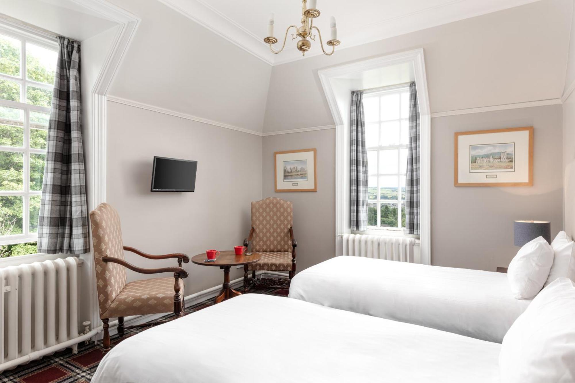 Tulloch Castle Hotel 'A Bespoke Hotel' Дингуол Екстериор снимка