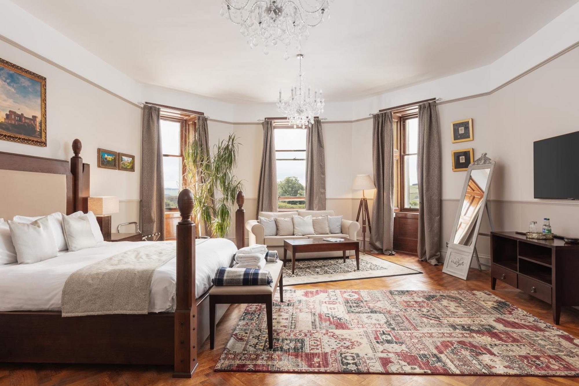 Tulloch Castle Hotel 'A Bespoke Hotel' Дингуол Екстериор снимка